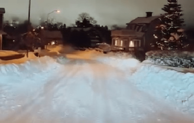 Român din Suedia, surprins de iarna extremă: „Sunt confuz, nu plânge nimeni că drumul e necurățat?”