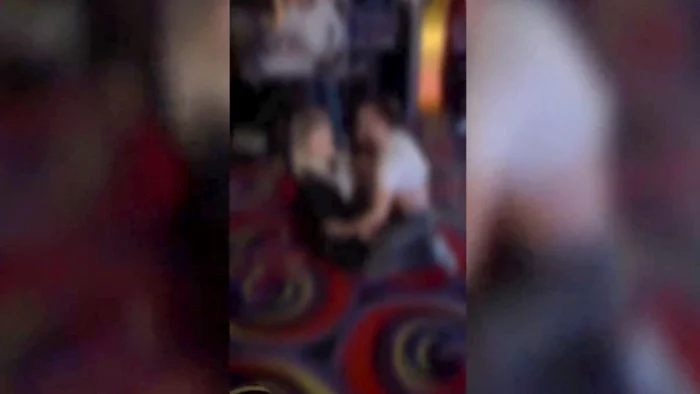 Sex simulat la sala de jocuri