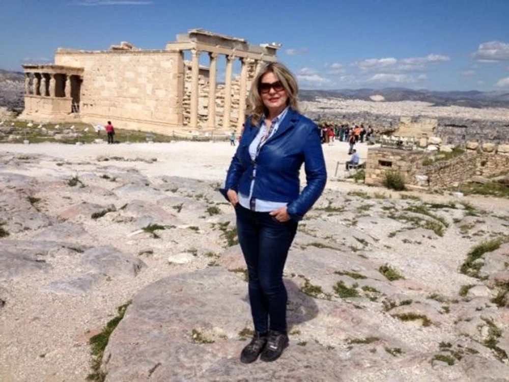 
    Olga Balan la Acropole  