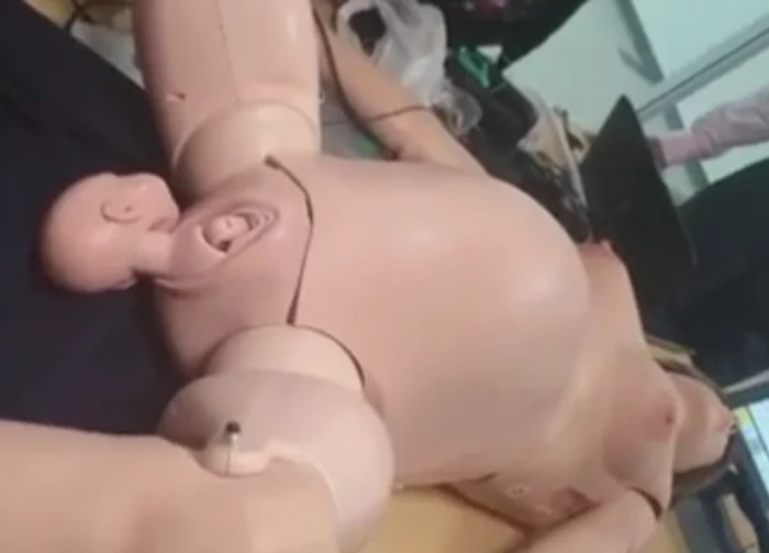 A fost inventată păpușa care simulează naștereacaptură: facebook