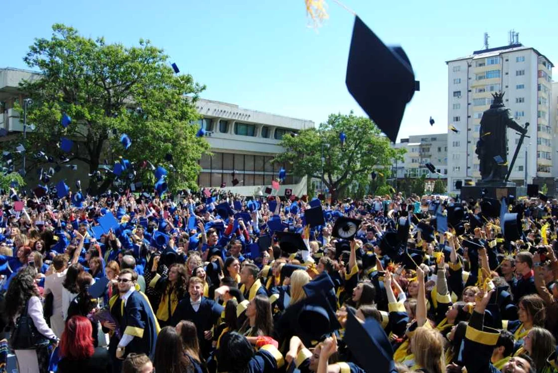 Sute de liceeni s-au bucurat de momentele unice din Piaţa Civică