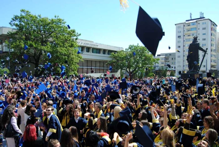 Sute de liceeni s-au bucurat de momentele unice din Piaţa Civică
