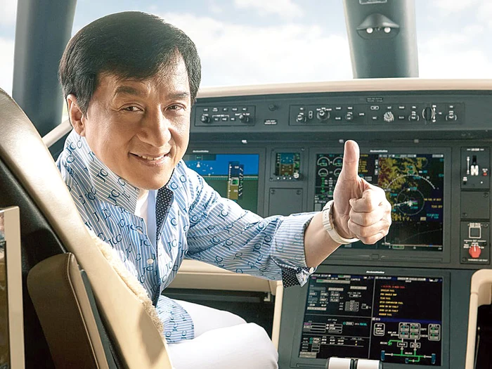 Starul îl pilotează