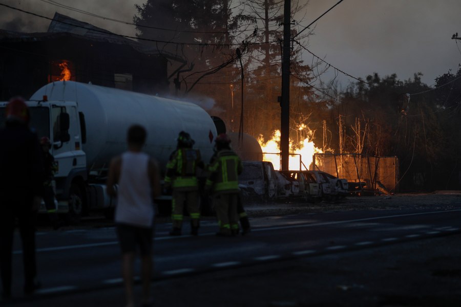 Explozii la o stație GPL în Crevedia: un mort, 58 de răniți, inclusiv pompieri. Parchetul General a preluat ancheta VIDEO