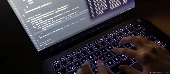 Hackerii ruși asociați GRU ar fi furat peste 10.000 de mailuri ale unor ofițeri ai aviației române