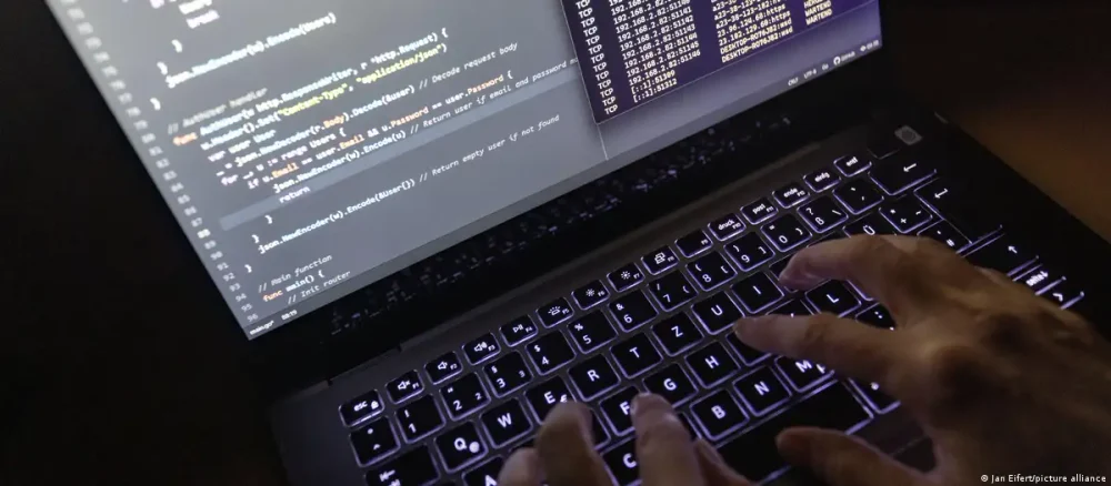 Hackerii armatei ruse au spart emailuri ale aviației române