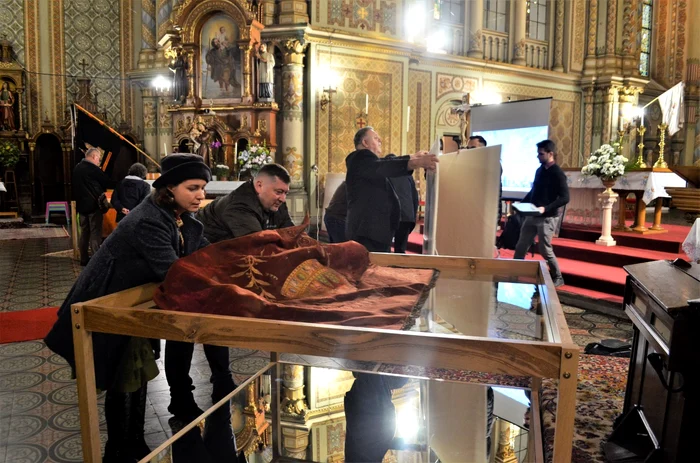 Steagurile au revenit în Biserica Millenium din Timișoara FOTO Facebook/Biserica Millenium
