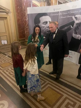 Oana Mizil, alături de fiica sa. Sursă: Click!