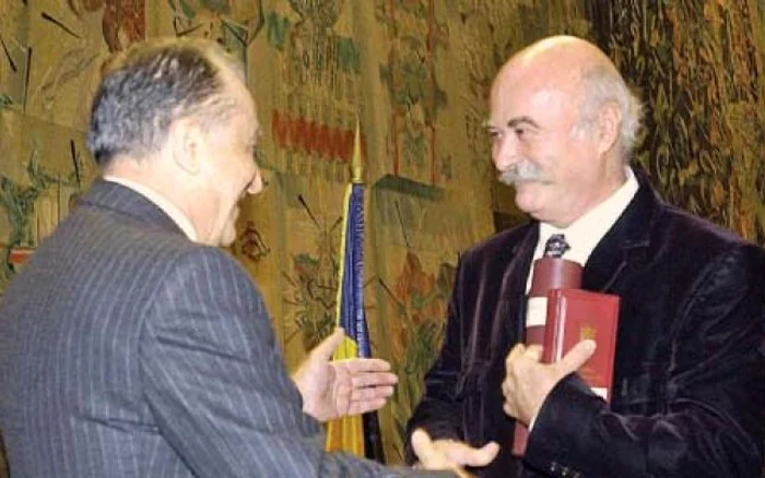 În 2002, primind Ordinul Naţional Steaua României