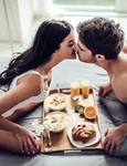 mic dejun în pat sursa Shutterstock jpg