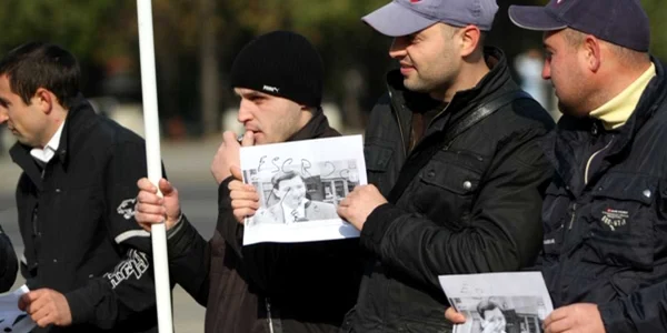 EDUARD BÂZGU Tinerii din Chişinău au protestat contra fărădelegilor comise de Petru Jitaru 