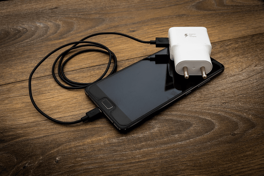 Parlamentul European impune un încărcător universal de tip USB-C pentru toate dispozitivele mobile