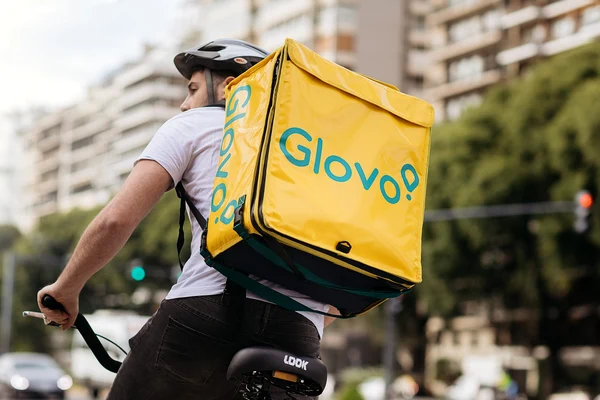 Cele 5 reguli stricte adoptate Glovo pentru a asigura livrarea în deplină siguranță