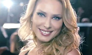 iulia vantur jpeg