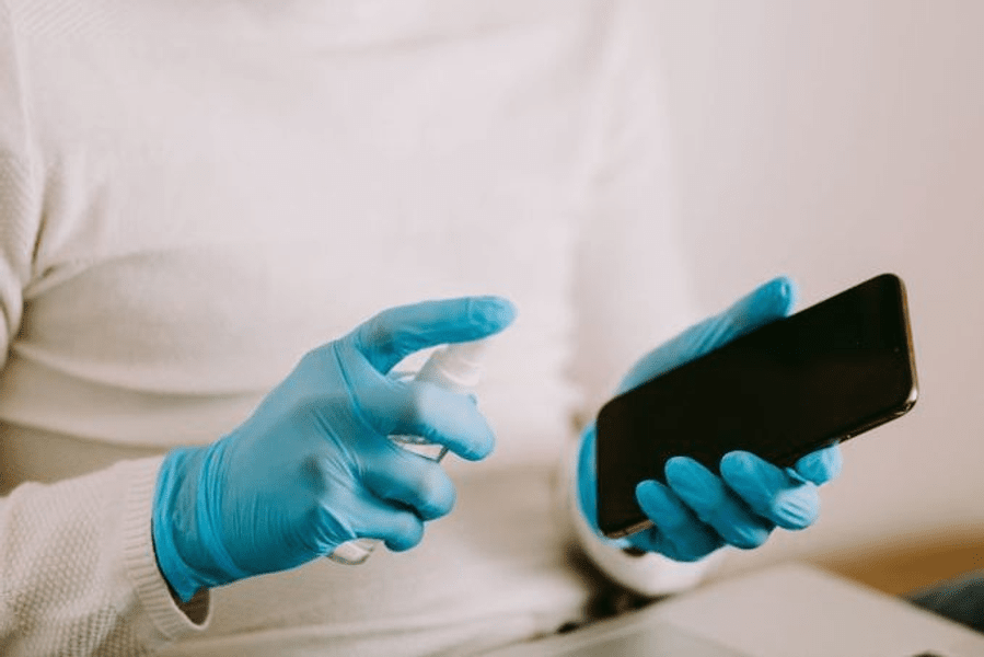 Înșelăciune cu telefoane de peste 10.000 de lei. Autorul escrocheriei este recidivist