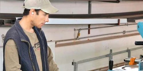 Fabrica de termopane a Fundaţiei Dezvoltarea Popoarelor riscă să fie închisă la scurt timp după inaugurare