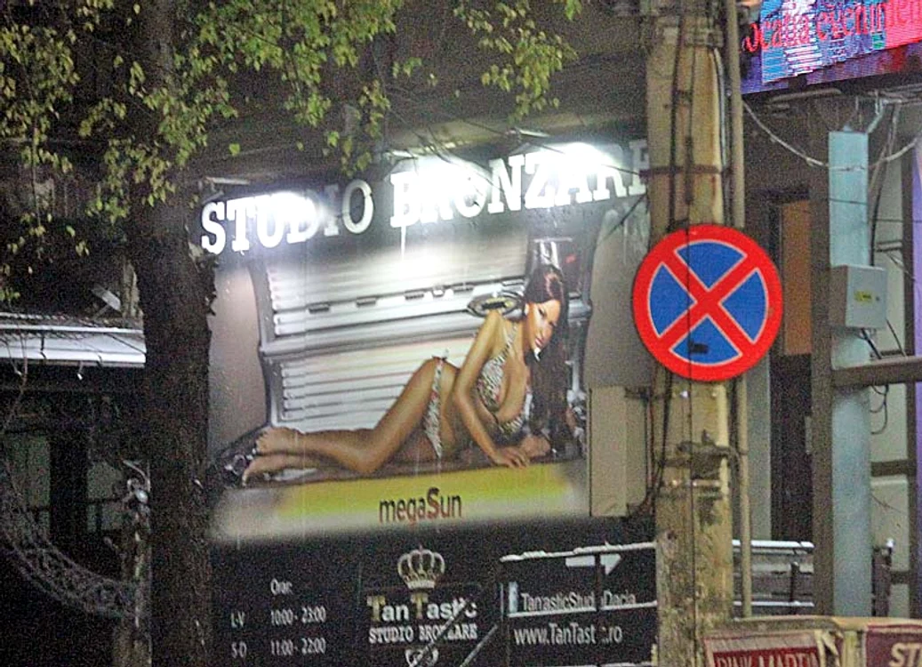 Bianca Drăguşanu îşi invită fanii la solar