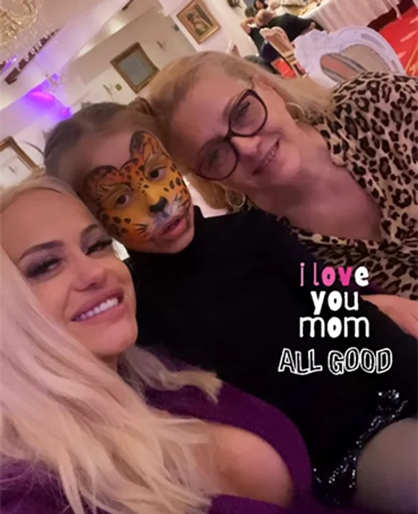 Mama Andei a venit din America pentru Sărbători