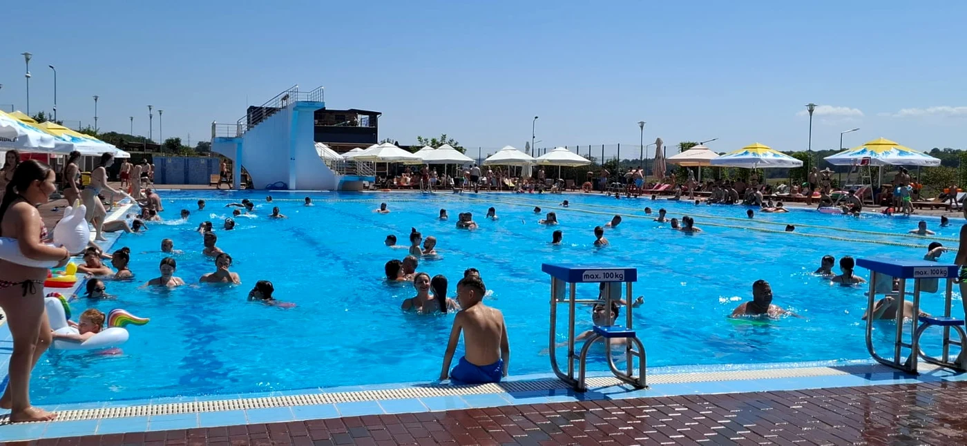 Piscina exterioară FOTO Cornisa Aquapark & Sports Botosani