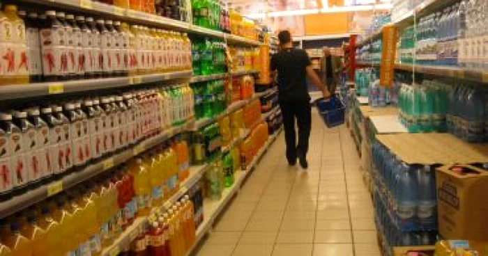 Hunedoara: Clienţii sunt înşelaţi la casele supermarketurilor cu eticheta