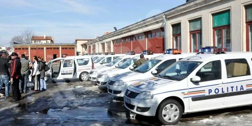 Poliţiştii dâmboviţeni şi-au dotat maşina pentru iarnă
