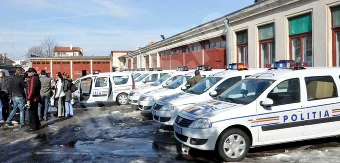 Poliţiştii dâmboviţeni şi-au dotat maşina pentru iarnă