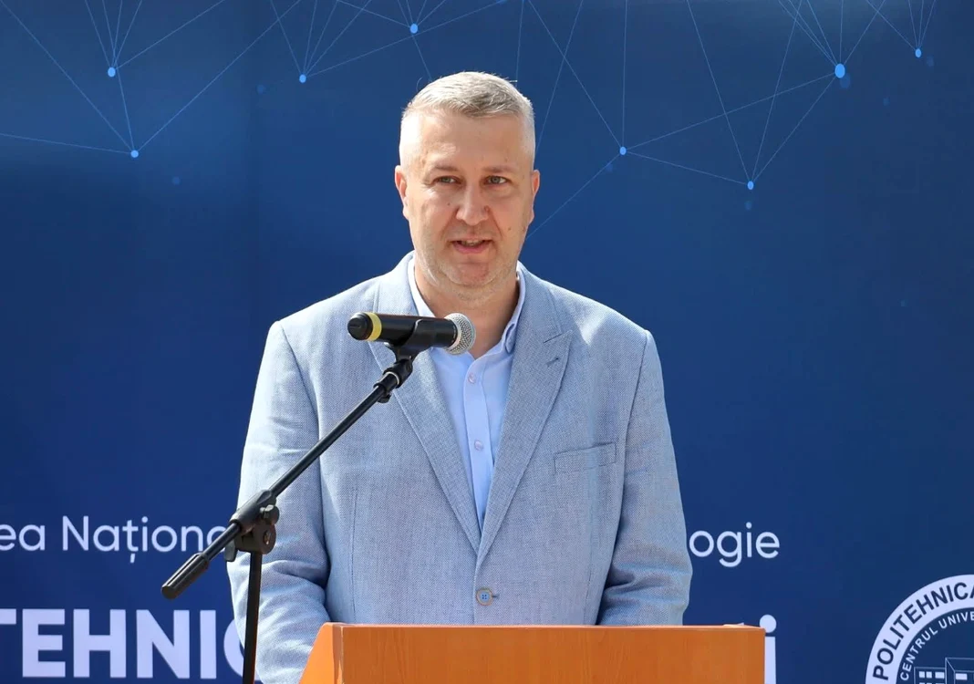 Prefectul județului Argeș, Sebastian Nedelcu.
