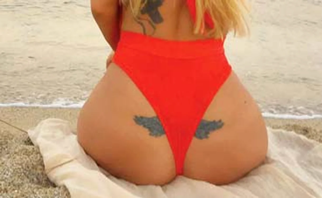 
    Arată ca o bombă sexy, după ce şi-a pus grăsime în posterior  