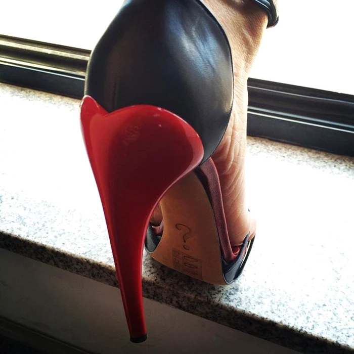 Andreea Esca, la pupitrul Ştirilor Pro TVFacebook