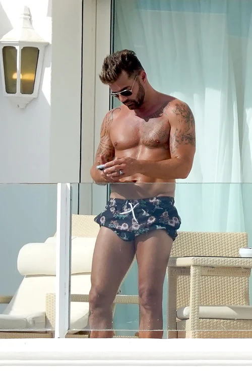 Ricky Martin sexy la plajă (2) jpg