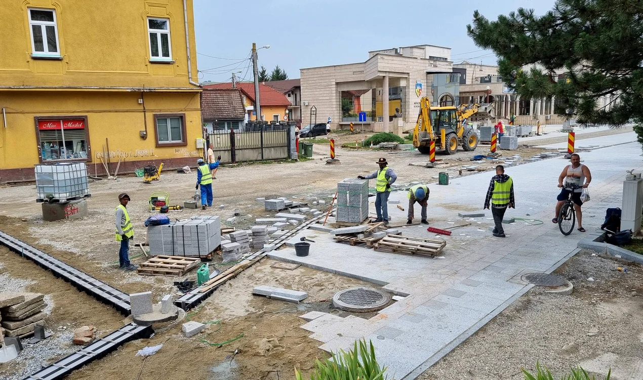 Muncitorii străini devin tot mai necesari pe șantierele din Hunedoara. Foto: Primăria Hunedoara