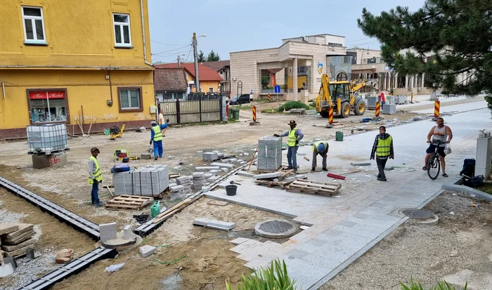 Muncitorii străini devin tot mai necesari pe șantierele din Hunedoara. Foto: Primăria Hunedoara