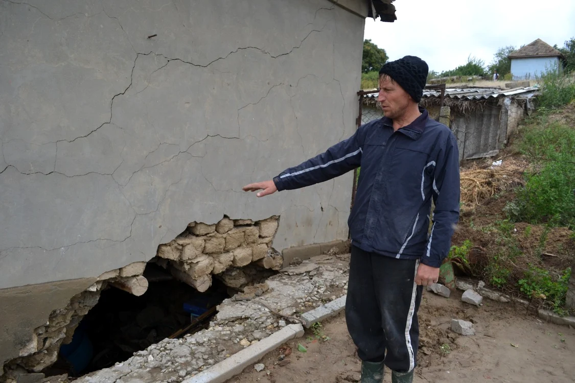 Inundaţiile de săptămâna trecută, de la Galaţi, au distrus 227 de locuinţe şi au afectat, în total, aproape 2.000 de case FOTO Adevărul