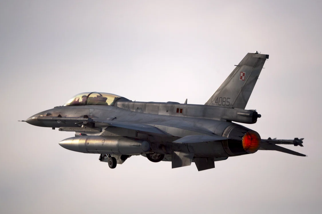 Avion de vânătoare F16 / foto: Pixabay 