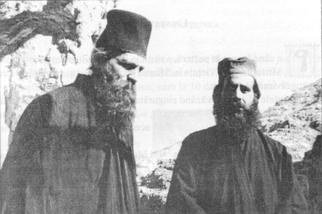 Sfântul Ioan Iacob Hozevitul (cel din stânga) alături de un alt pustnic în ”Ţara Sfântă” FOTO sfintisiicoane.wordpress.com