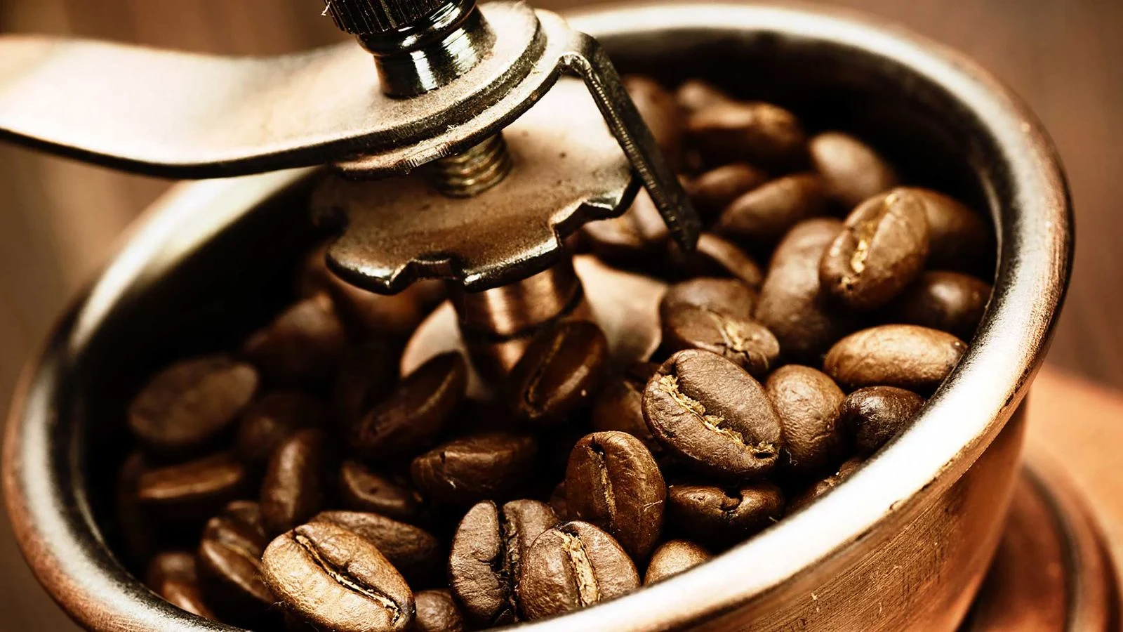 Schimbare de paradigmă în obiceiurile românilor: De ce revine la modă ritualul cafelei de specialitate acasă