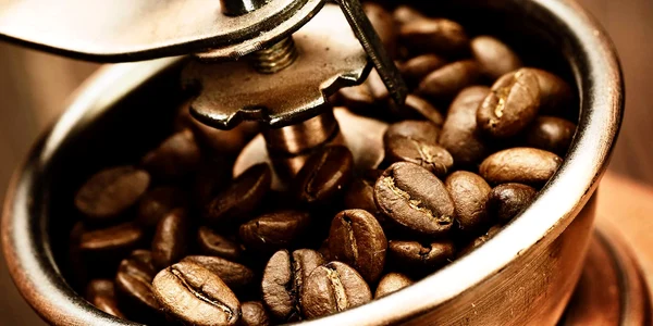 schimbare de paradigma in obiceiurile romanilor de ce revine la moda ritualul cafelei de specialitate acasa jpg