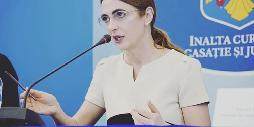 Lia Savonea facebook jpg