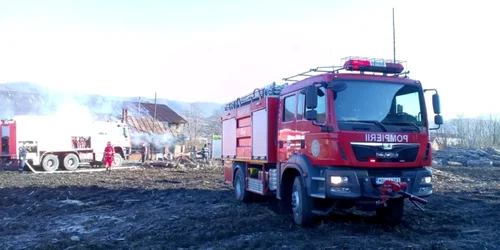 Masina de pompieri FOTO pressalert.ro