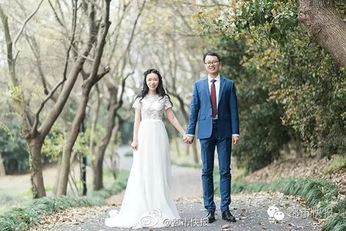 
    Se uitau la un album foto de familie, dar au descoperit un detaliu incredibilFoto Mashable.com  