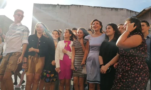 Carmen Iohannis a dezvăluit că le a dus dorul elevilor ei  jpeg
