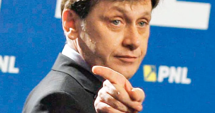Liderul PNL, Crin Antonescu, susţine că dezertorii sunt liberi să părăsească partidul