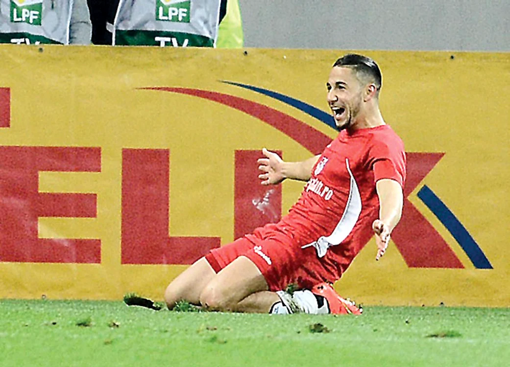 
    Mirel Rădoi a obţinut cu Trencin prima victorie din cariera de antrenor  