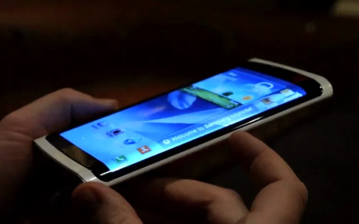 Samsung a prezentat display-ul curbat la CES 2013. FOTO Gizmolead.com