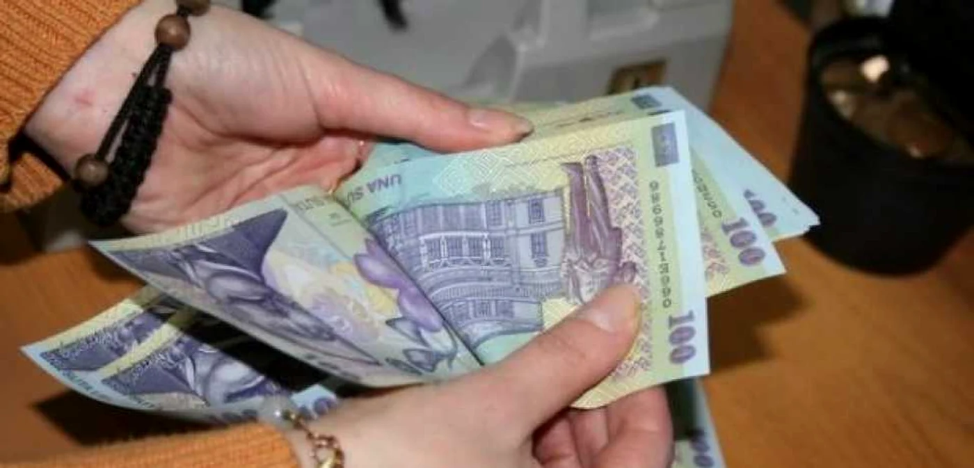 Suma medie luată de stat din salariile românilor a ajuns la 613 lei, de la 222 de lei în 2005