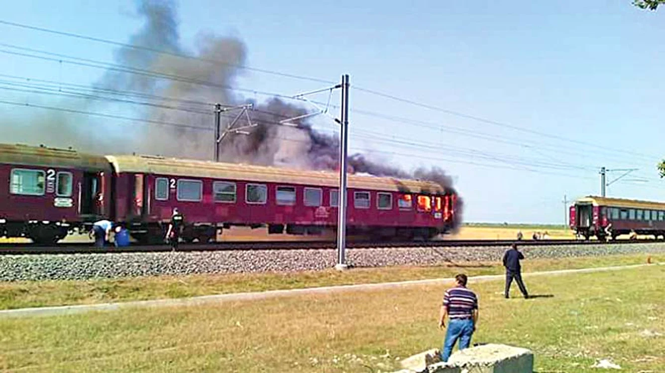 Vagonul incendiat a fost decuplat imediat
