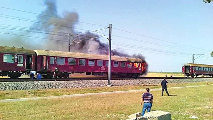 Vagonul incendiat a fost decuplat imediat