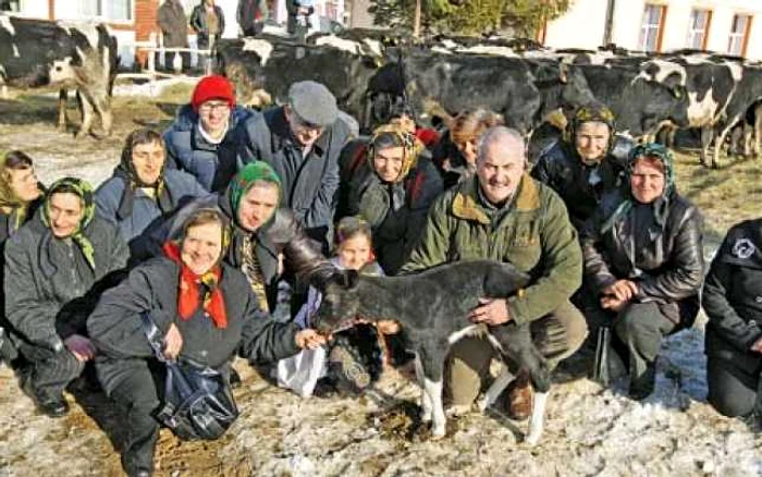 Pentru localnicii din Râşca, animalele primite în dar sunt o adevărată binecuvântare