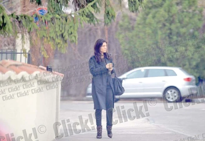 
    Acum umblă numai  în haine negre  