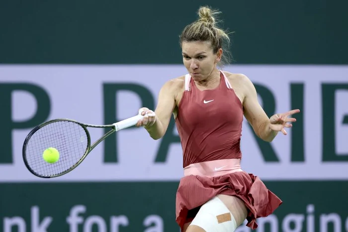 Simona Halep a jucat cu un bandaj la coapsa stângă în setul secund la Indian Wells (FOTO: Guliver)